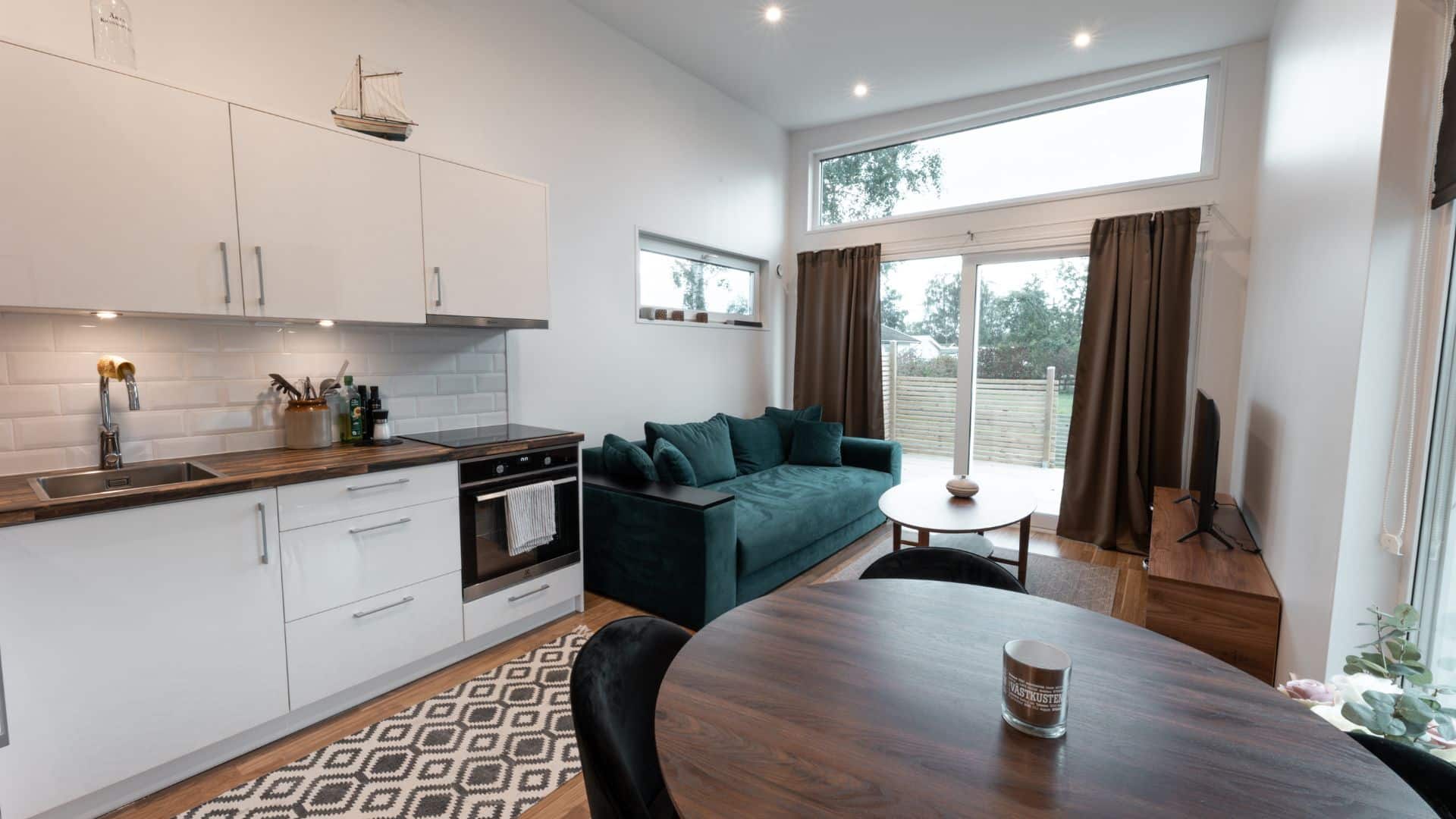 vardagsrum och kök i attefallshus