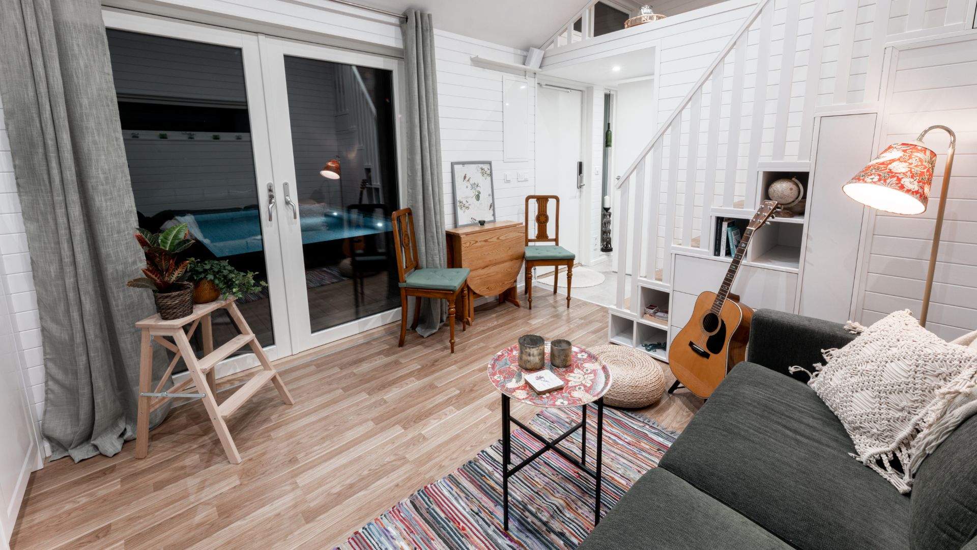 Attefallshus vardagsrum inredning