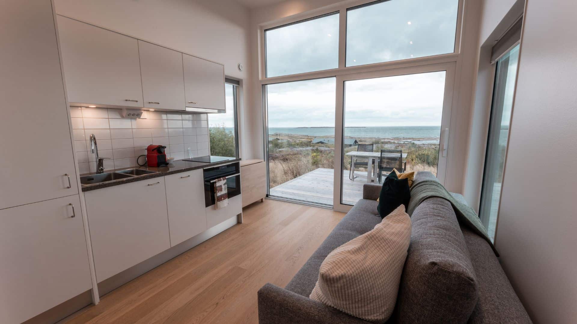 Attefallshus allrum med fönster