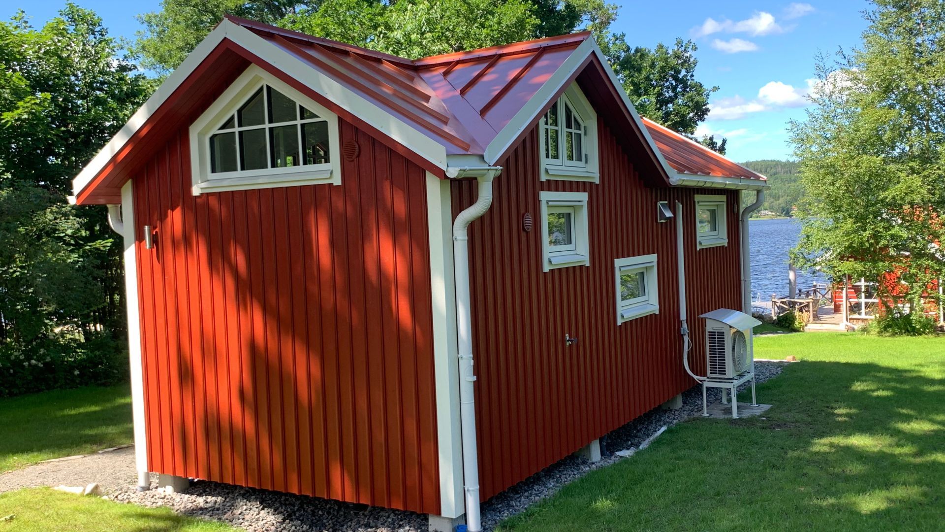 Attefallshus falurött