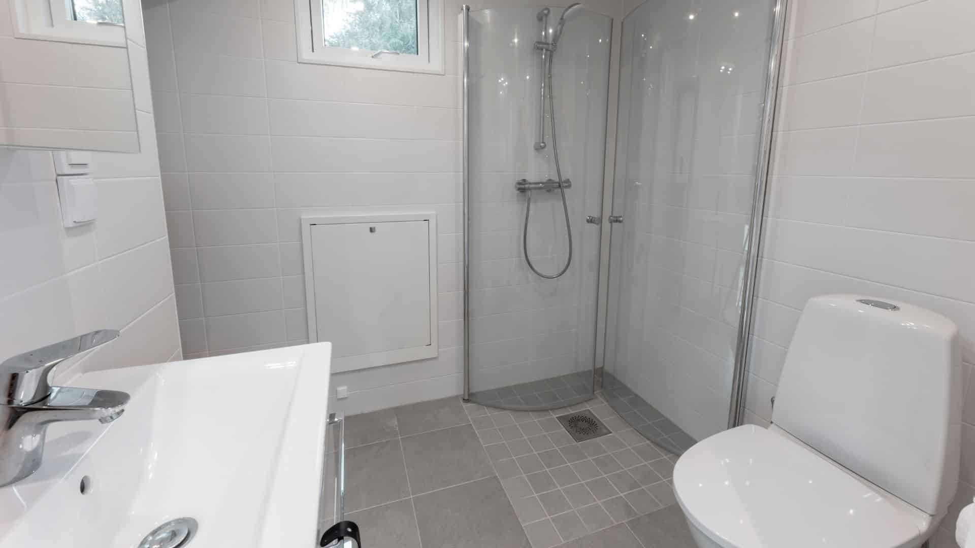 Attefallshus badrum med dusch