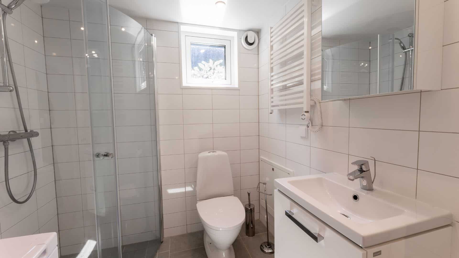 Attefallshus toalett med dusch