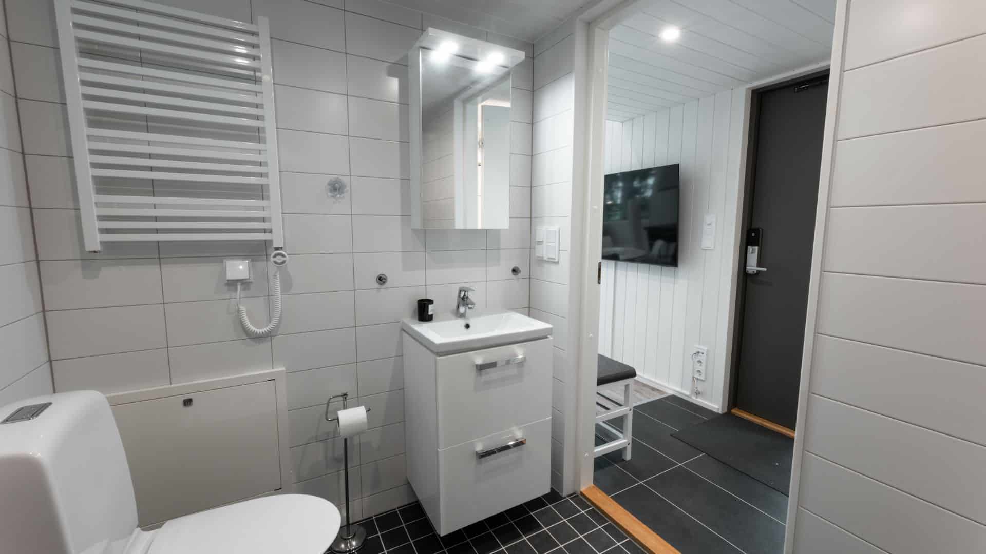 Attefallshus badrum spegel