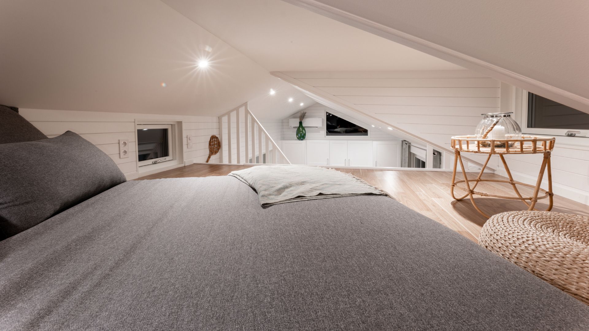 Attefallshus loft med säng