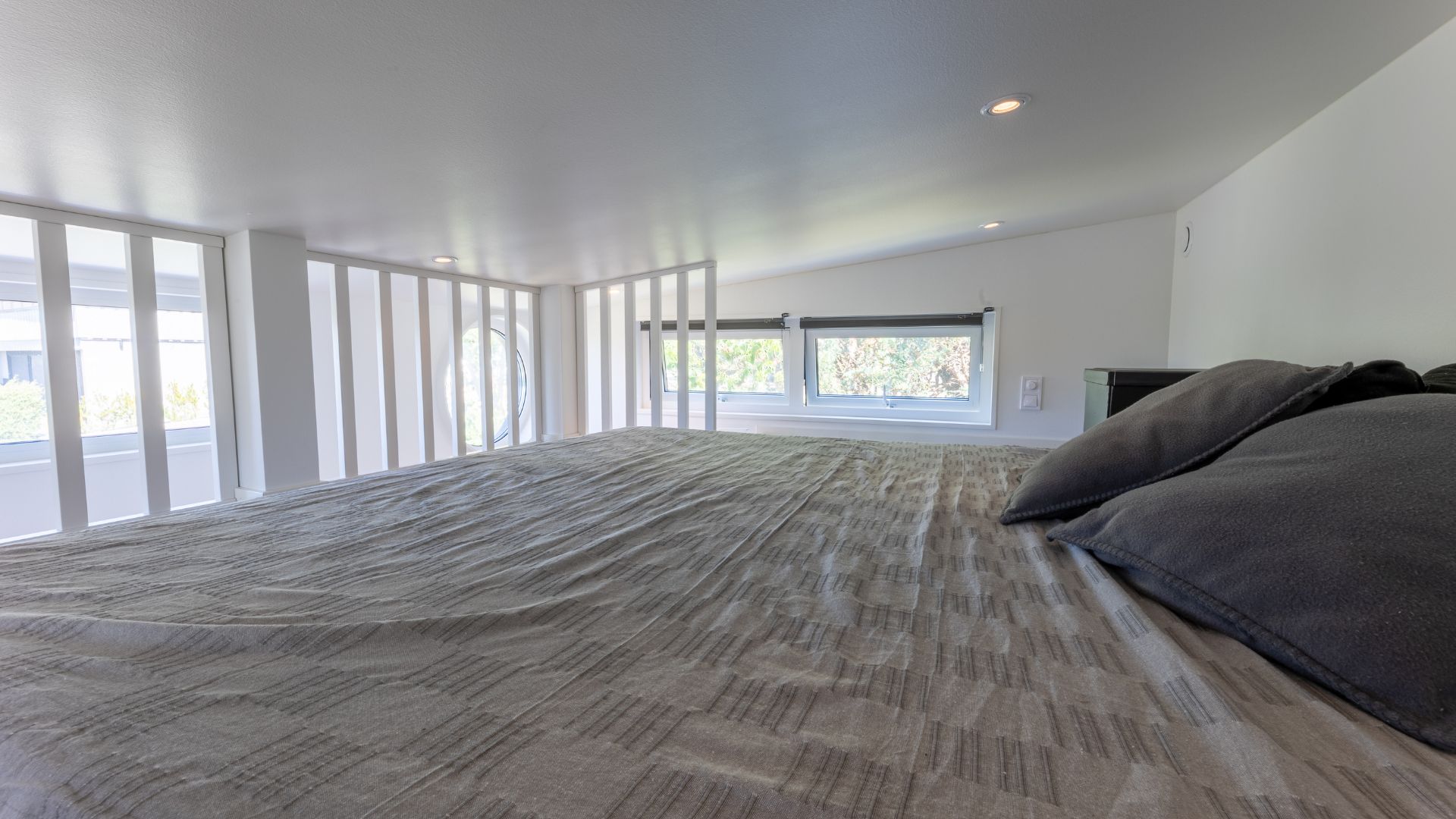 Attefallshus loftsäng