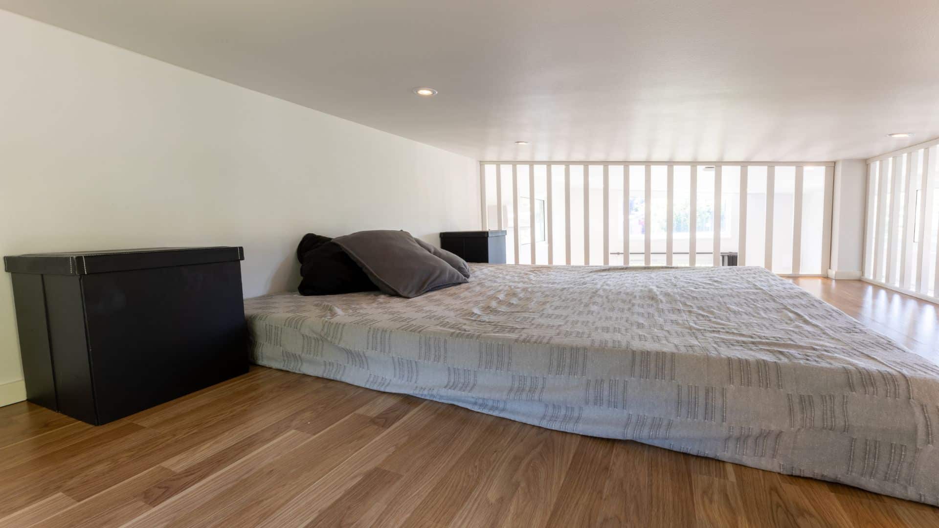 Attefallshus loft med säng